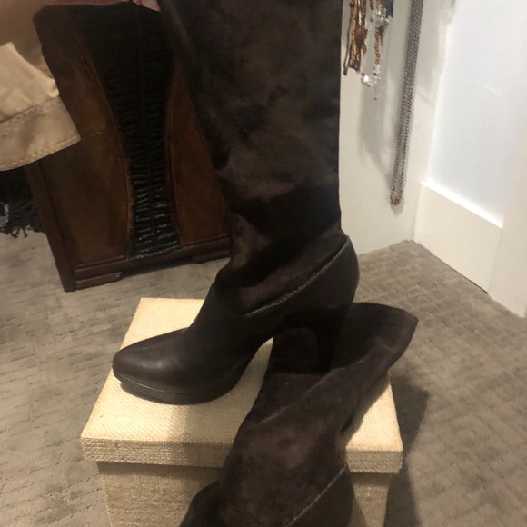 Gianni Bini Brown platform heel boots